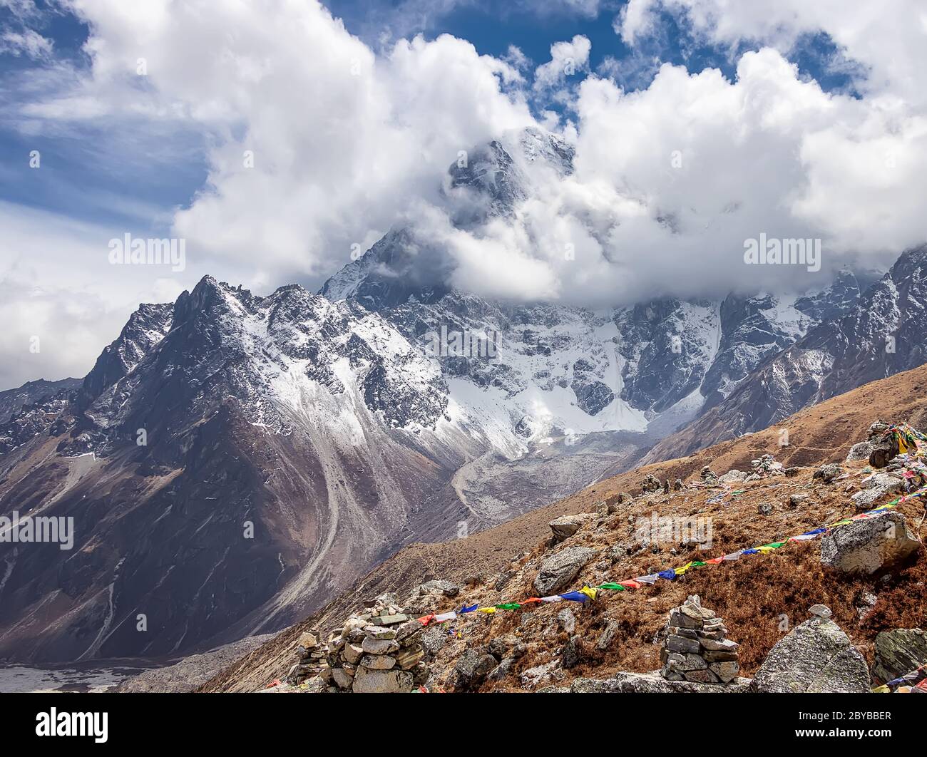 Route to Everest base camp. View on moraine and mountains. Sagarmatha National Park, Khumbu valley, Nepal Stock Photo