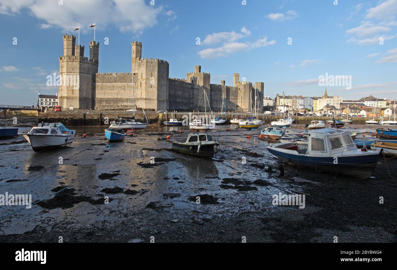 Caernarfon castle and dark sky hires stock photography and images Alamy