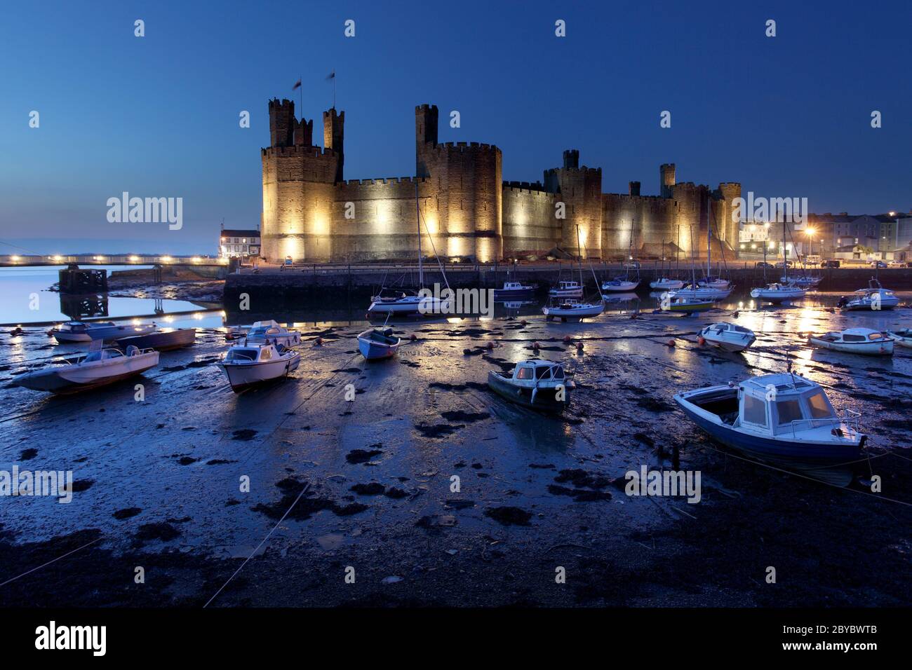 Caernarfon castle and dark sky hires stock photography and images Alamy