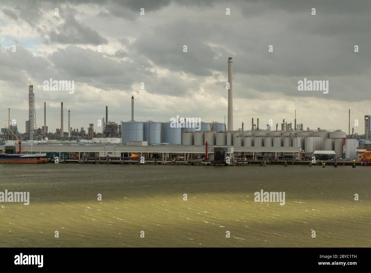 Oil refineries in the dutch harbor of Rotterdam Stock Photo Alamy
