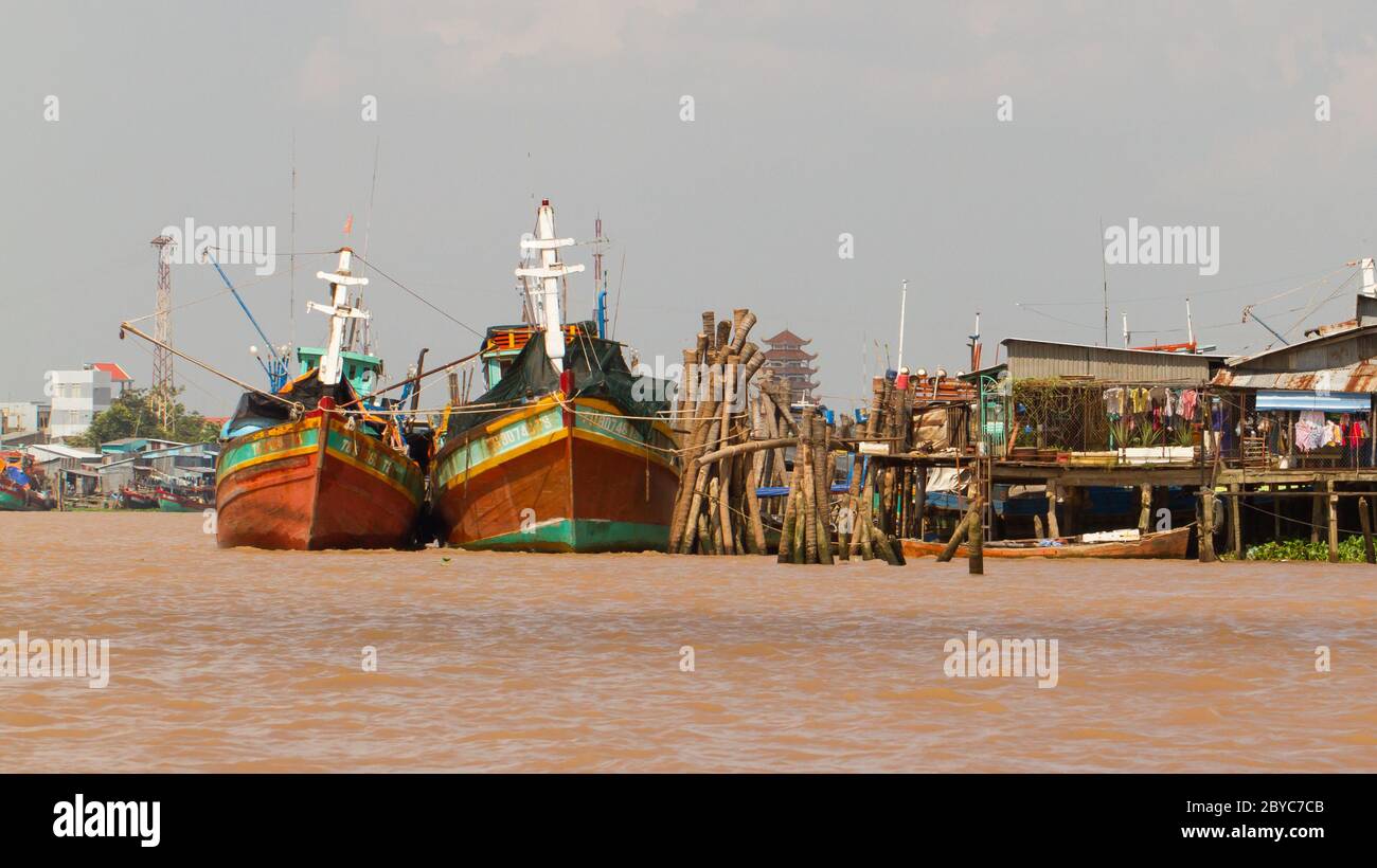 Fishermen in the mekong delta asia hi-res stock photography and images ...