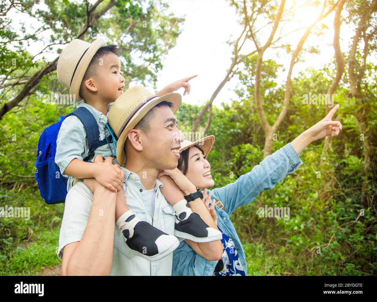 Asian family outdoors nature hi-res stock photography and images - Alamy