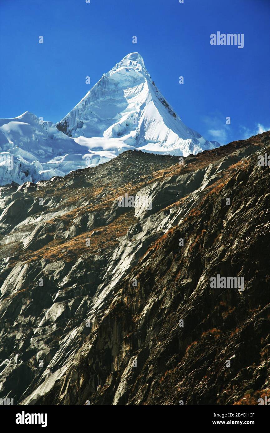 Summit of alpamayo hi-res stock photography and images - Alamy