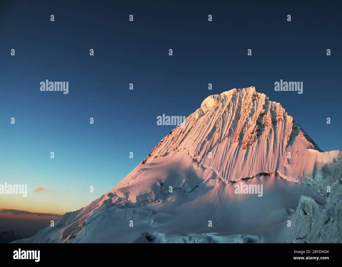 Alpamayo hi-res stock photography and images - Alamy