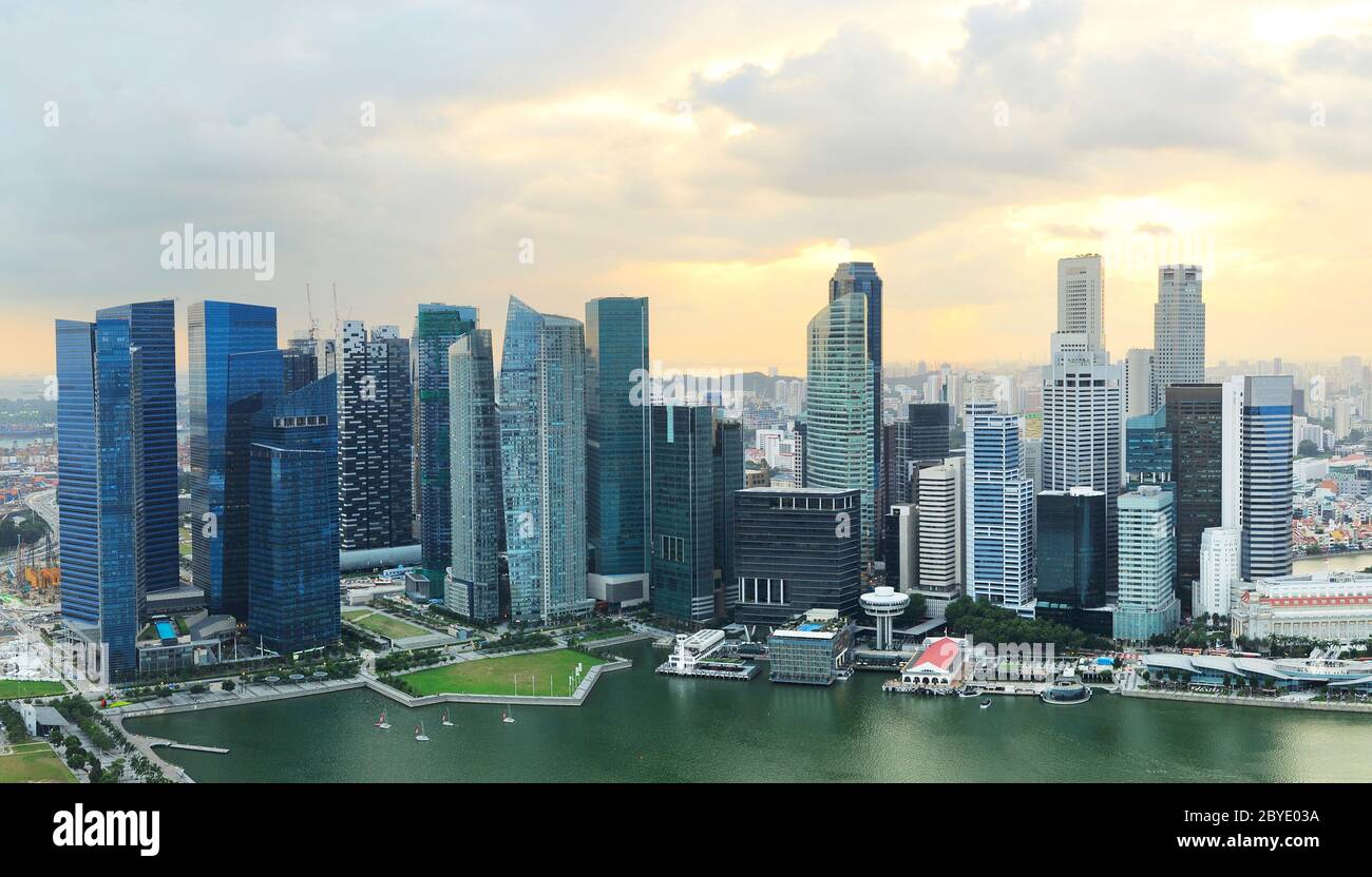 Singapore skyline 2013 hi-res stock photography and images - Alamy