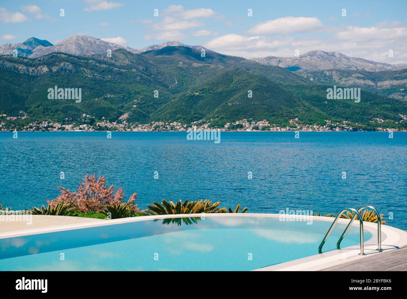 Blue sky and clouds in pool hi-res stock photography and images - Alamy