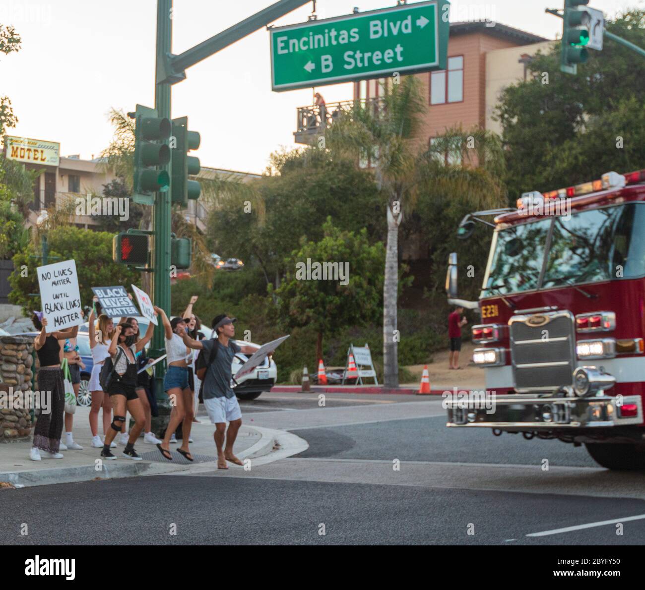 June 9, 2020: A George Floyd protest in Encinitas, California on Tuesday, June 9, 2020. The George Floyd protests against police brutality, systematic oppression, and racism have spread to affiuent and predominantly white beach cities such as Encinitas which is in San Diego County. Credit: Rishi Deka/ZUMA Wire/Alamy Live News Stock Photo