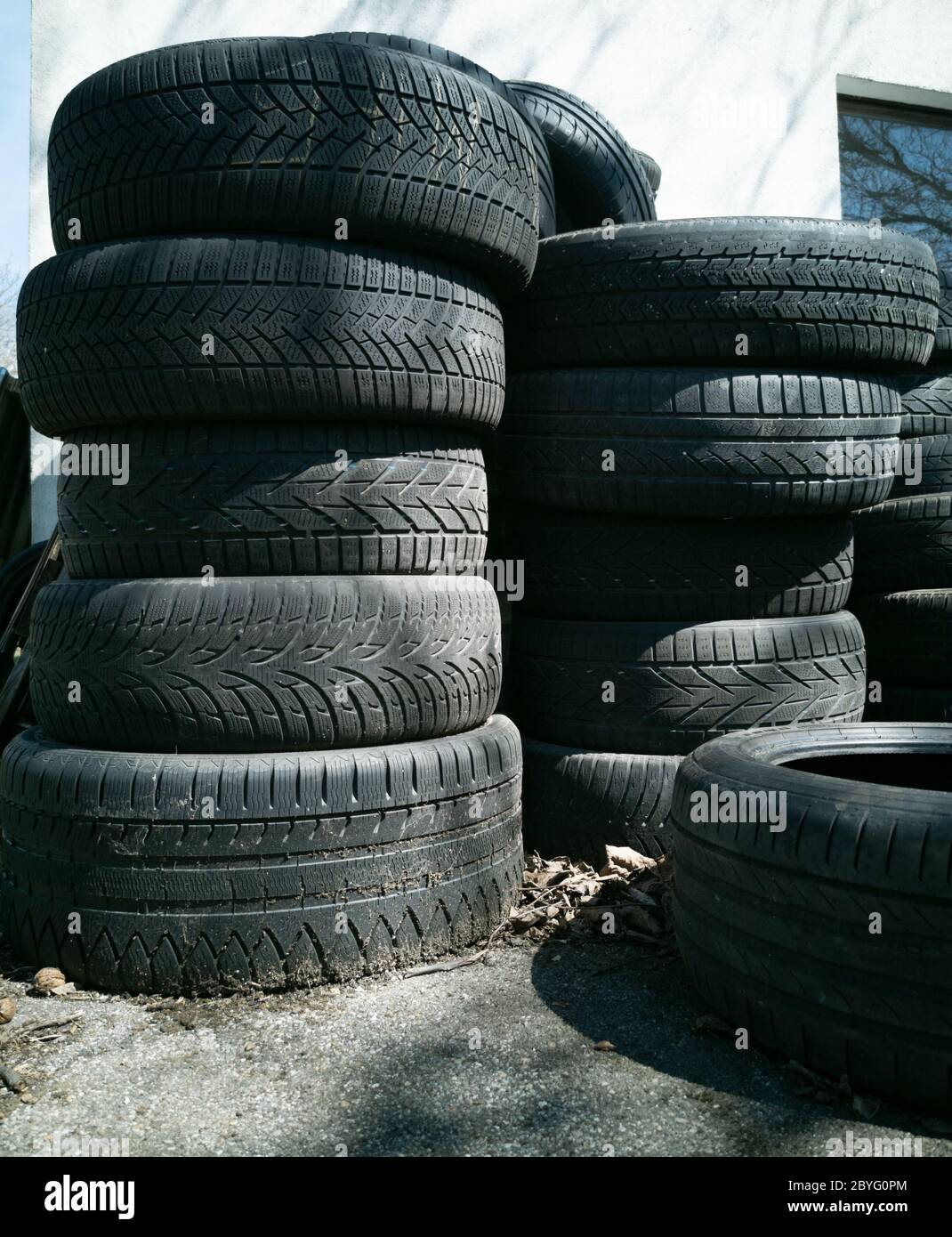 Stack of tires hires stock photography and images Alamy