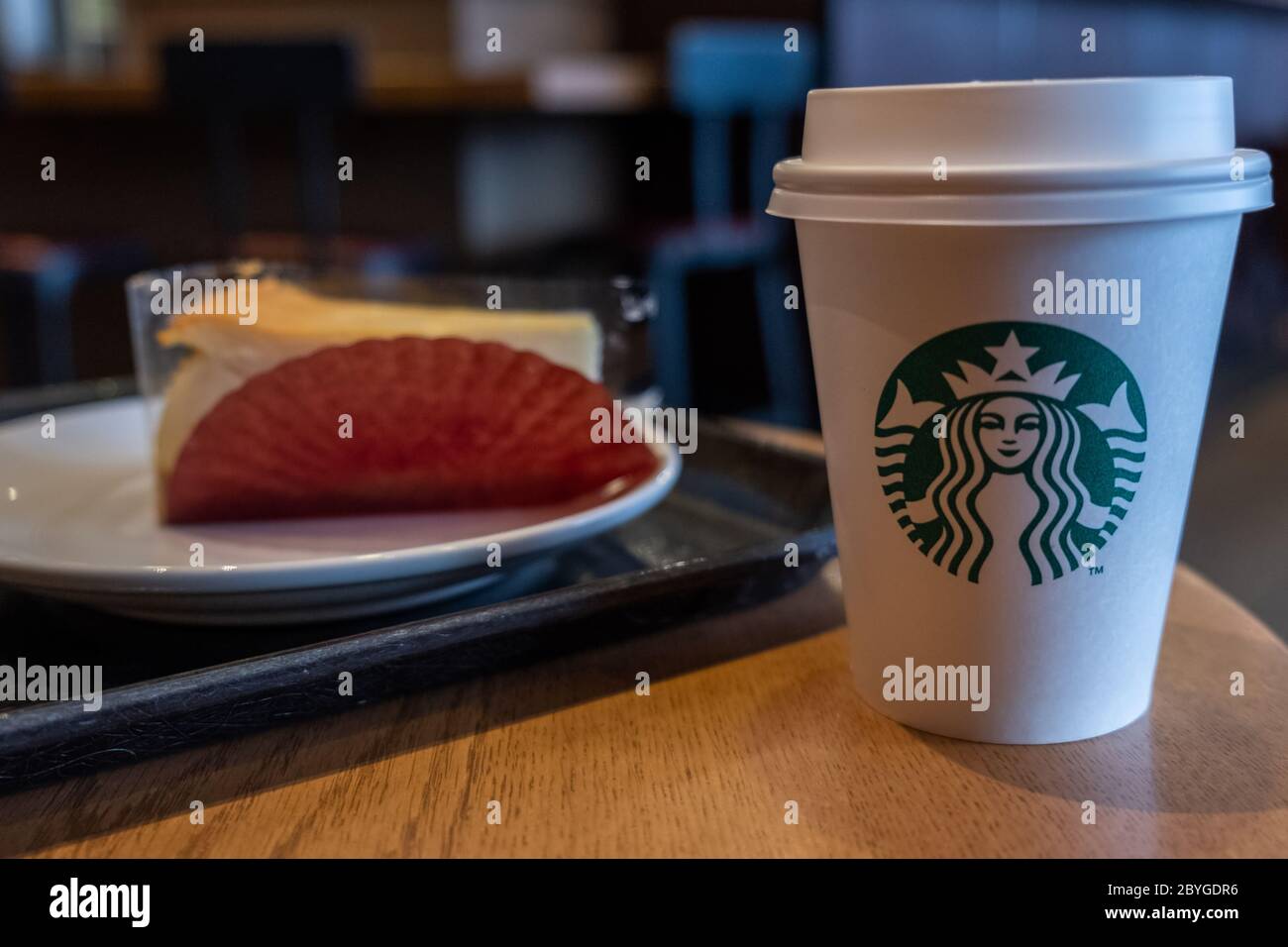 Take away paper cup coffee at Starbucks coffeehouse, Tokyo, Japan Stock ...