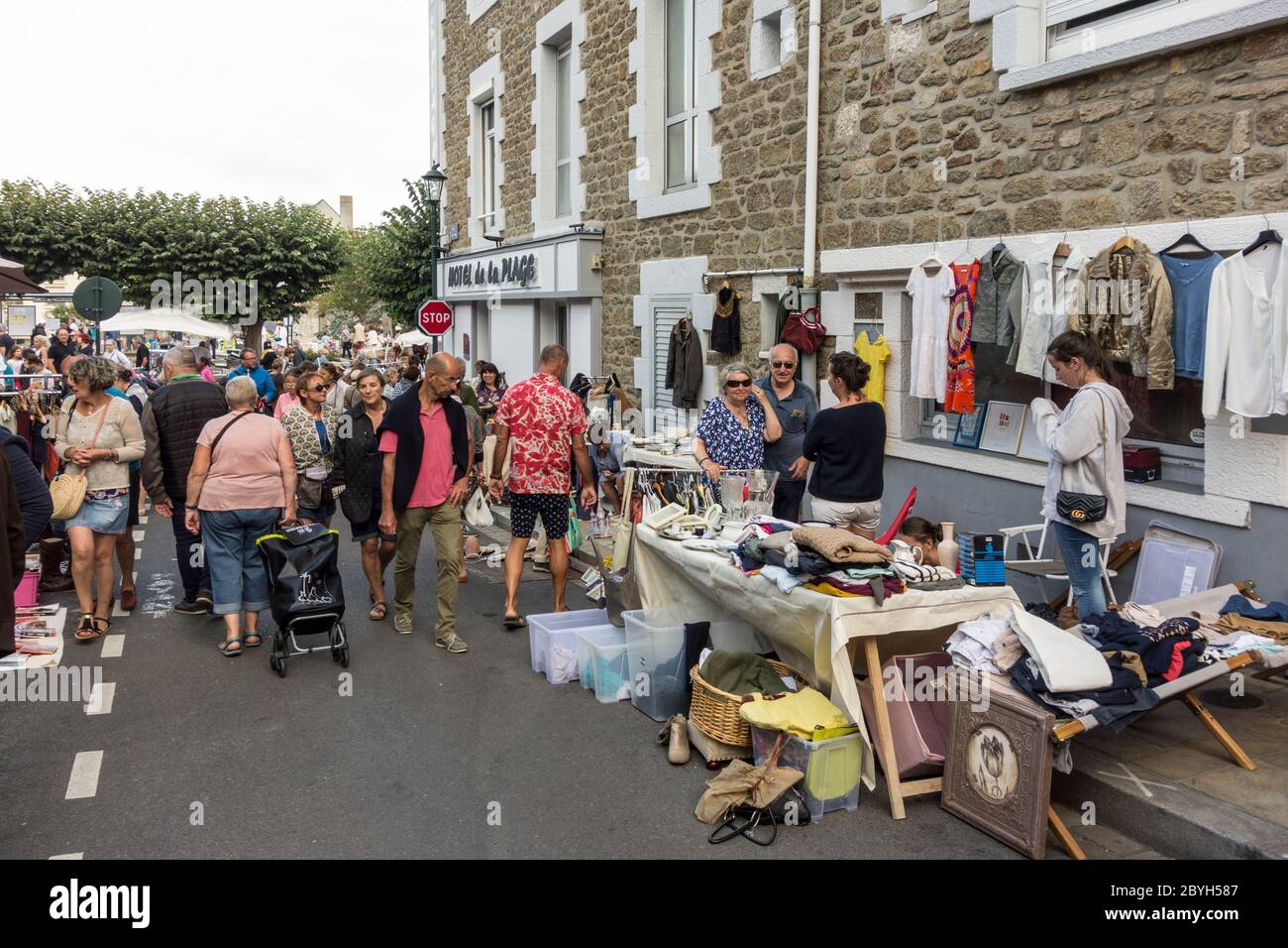 Sunday flea market, Dinard, Brittany, France Stock Photo Alamy