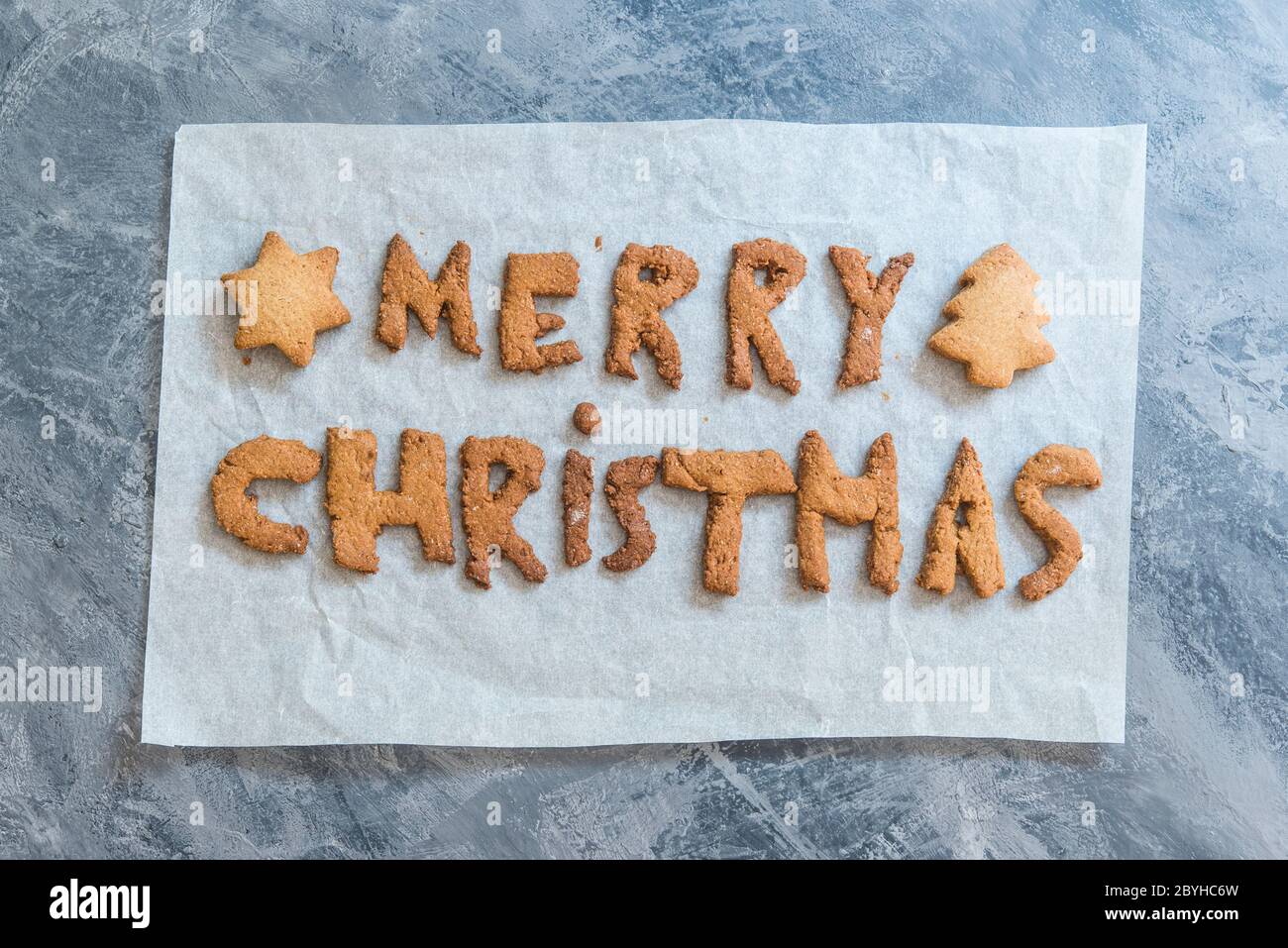 Christmas cookies with the letters Merry Christmas 2021 Stock Photo