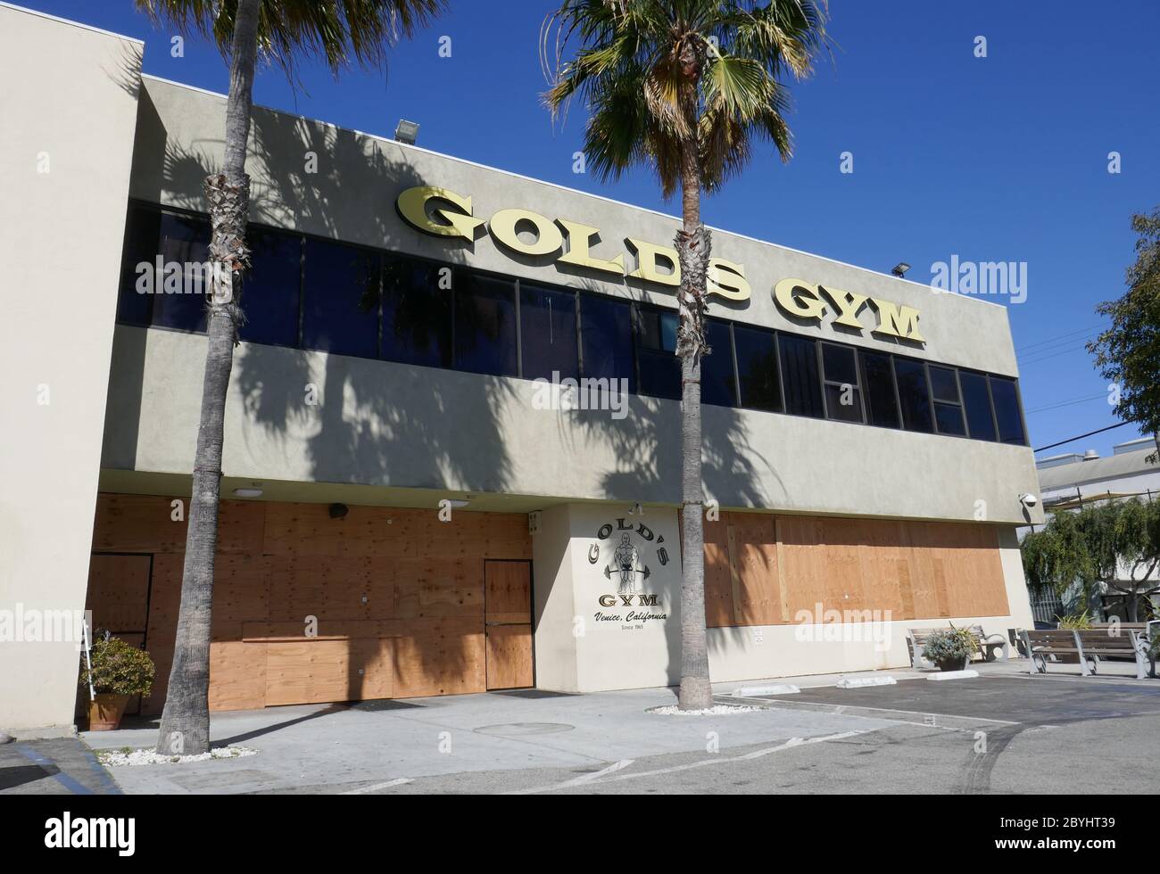 Venice, California, USA 9th June 2020 A general view of atmosphere of closed Boarded Golds Gym at Venice Beach on June 9, 2020 in Venice, California, USA. Photo by Barry King/Alamy Stock Photo Stock Photo