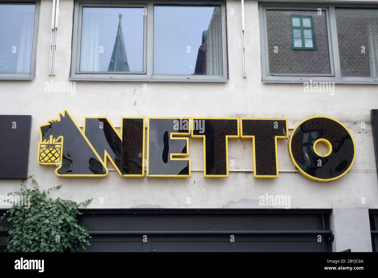 Netto Logo Sign In Aarhus Denmark A Discount Supermarket Chain Owned By The Department Store Company Salling Stock Photo