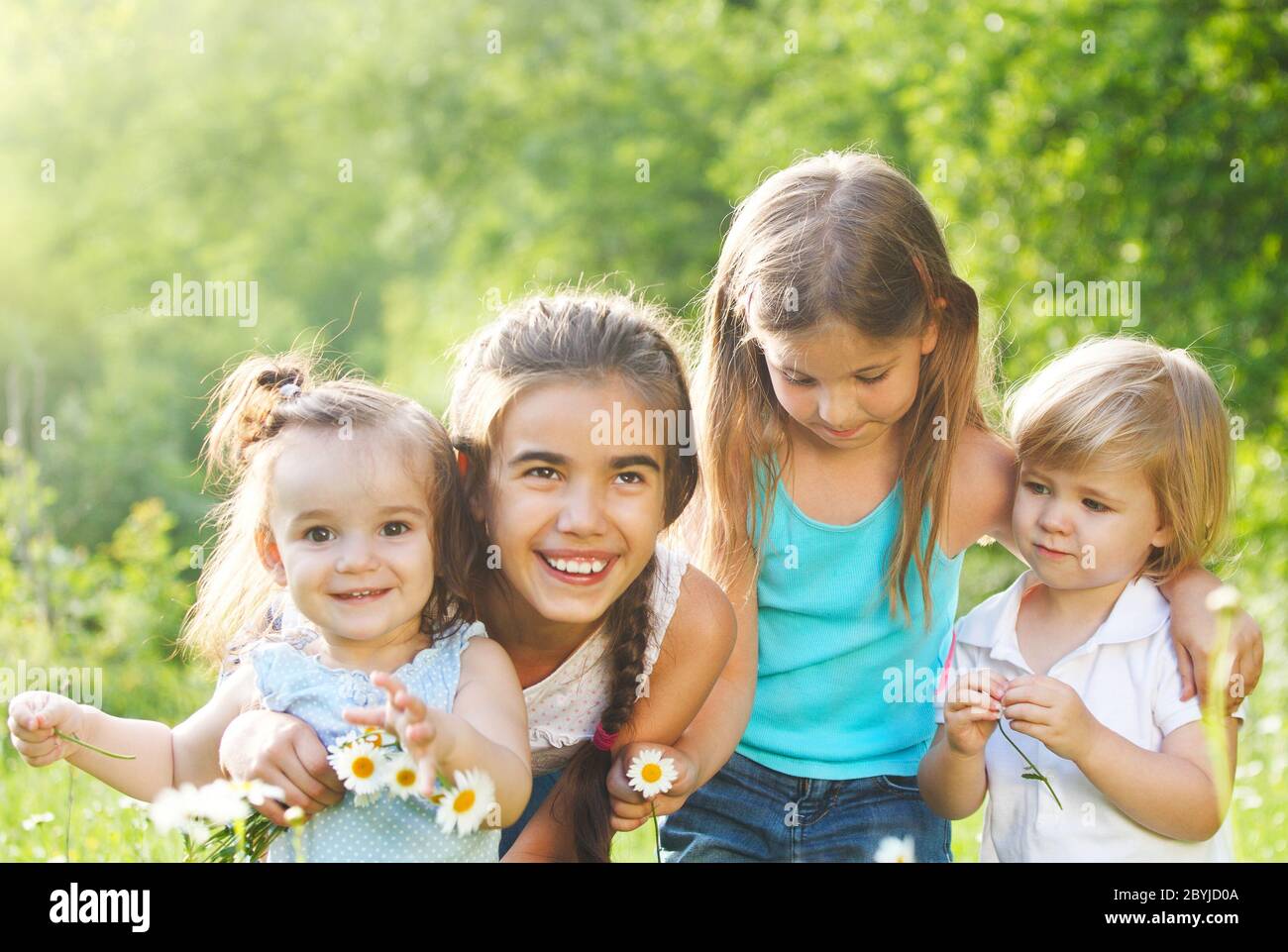 Happy child spring daisy hi-res stock photography and images - Alamy