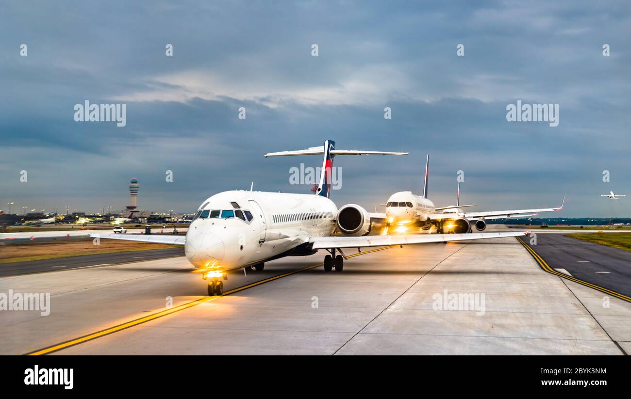 Airplanes lined up for takeoff at Atlanta Airport in the USA Stock Photo