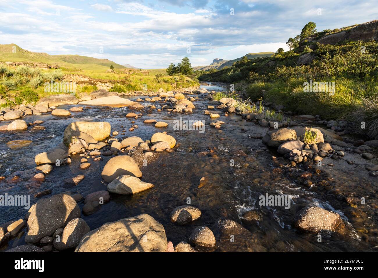 Flow Between Rocks Flow between rocks hi-res stock photography and images - Alamy