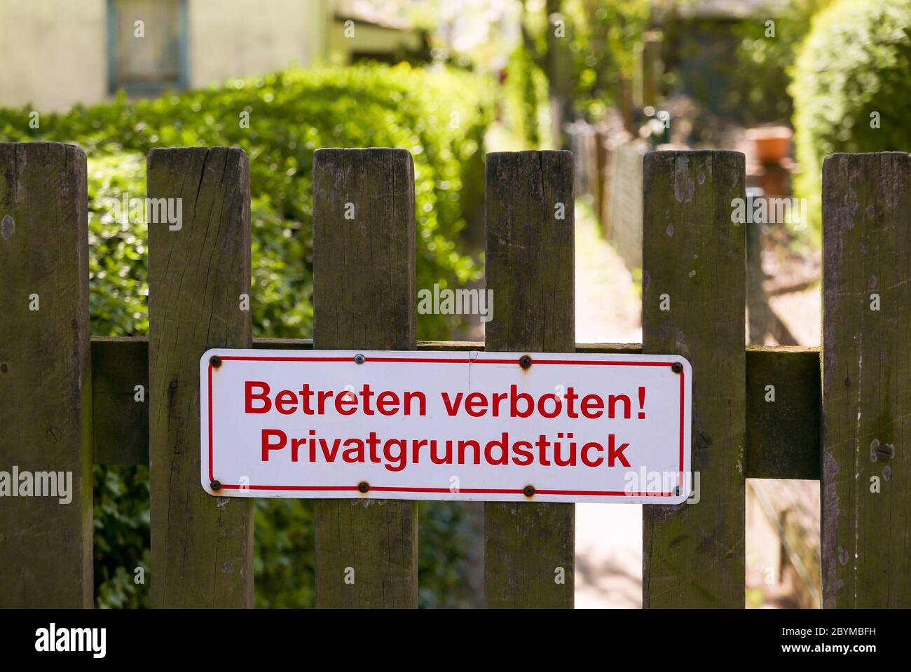 20.04.2020, Bremen, Bremen, Germany - sign DO NOT ENTER ! PRIVATE PROPERTY. 00A200420D002CAROEX.JPG [MODEL RELEASE: NOT APPLICABLE, PROPERTY RELEASE: Stock Photo