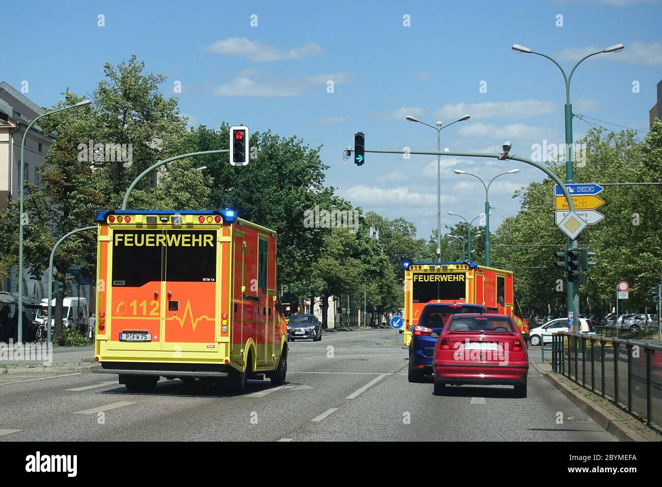 08.06.2019, Berlin, Brandenburg, Germany - Ambulance and emergency doctor of the fire department on duty. 00S190608D067CAROEX.JPG [MODEL RELEASE: NO, Stock Photo