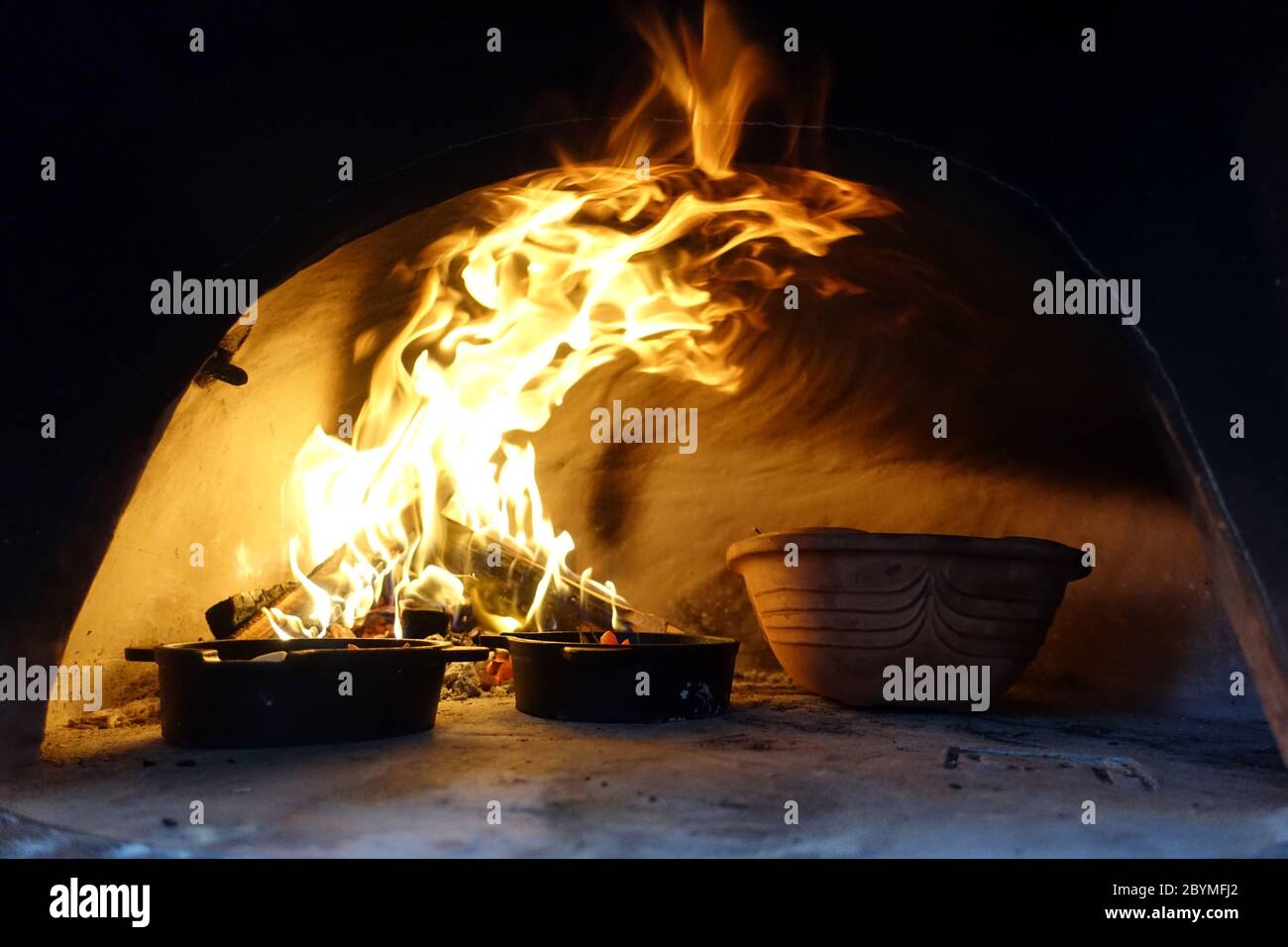19 10 19 Berlin Germany Food Cooked In A Clay Oven 00sd633caroex Jpg Model Release Not Applicable Property Release No C Caro Imag Stock Photo Alamy
