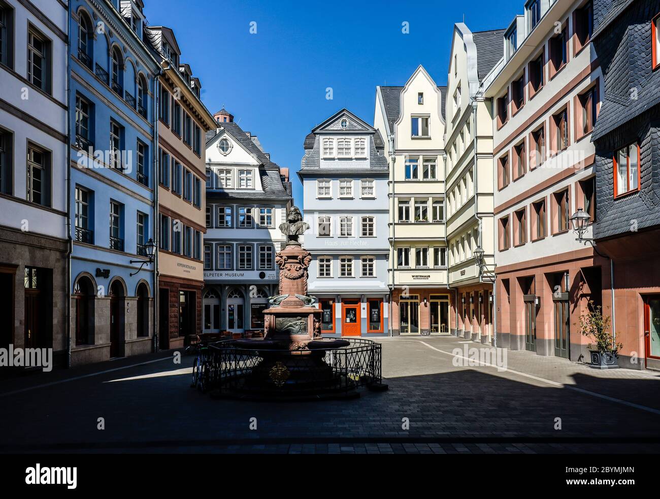 01.04.2020, Frankfurt am Main, Hesse, Germany - New Old Town, chicken market with Friedrich-Stoltze-Fountain, deserted city centre at times of the Cor Stock Photo