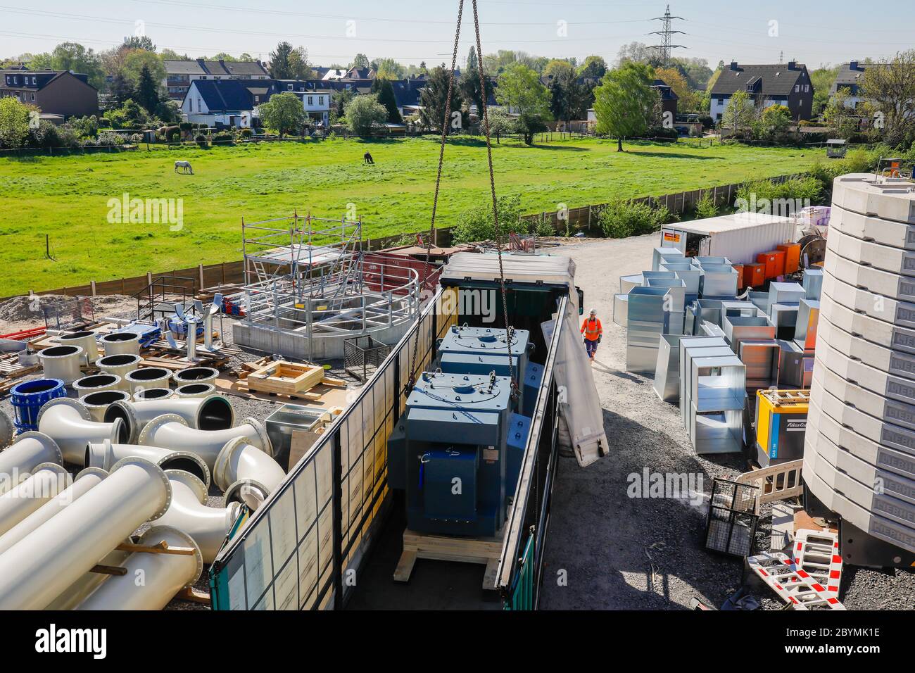 22.04.2020, Oberhausen, North Rhine-Westphalia, Germany - Emscher conversion, new construction of the Emscher sewer AKE, here the new pumping station Stock Photo