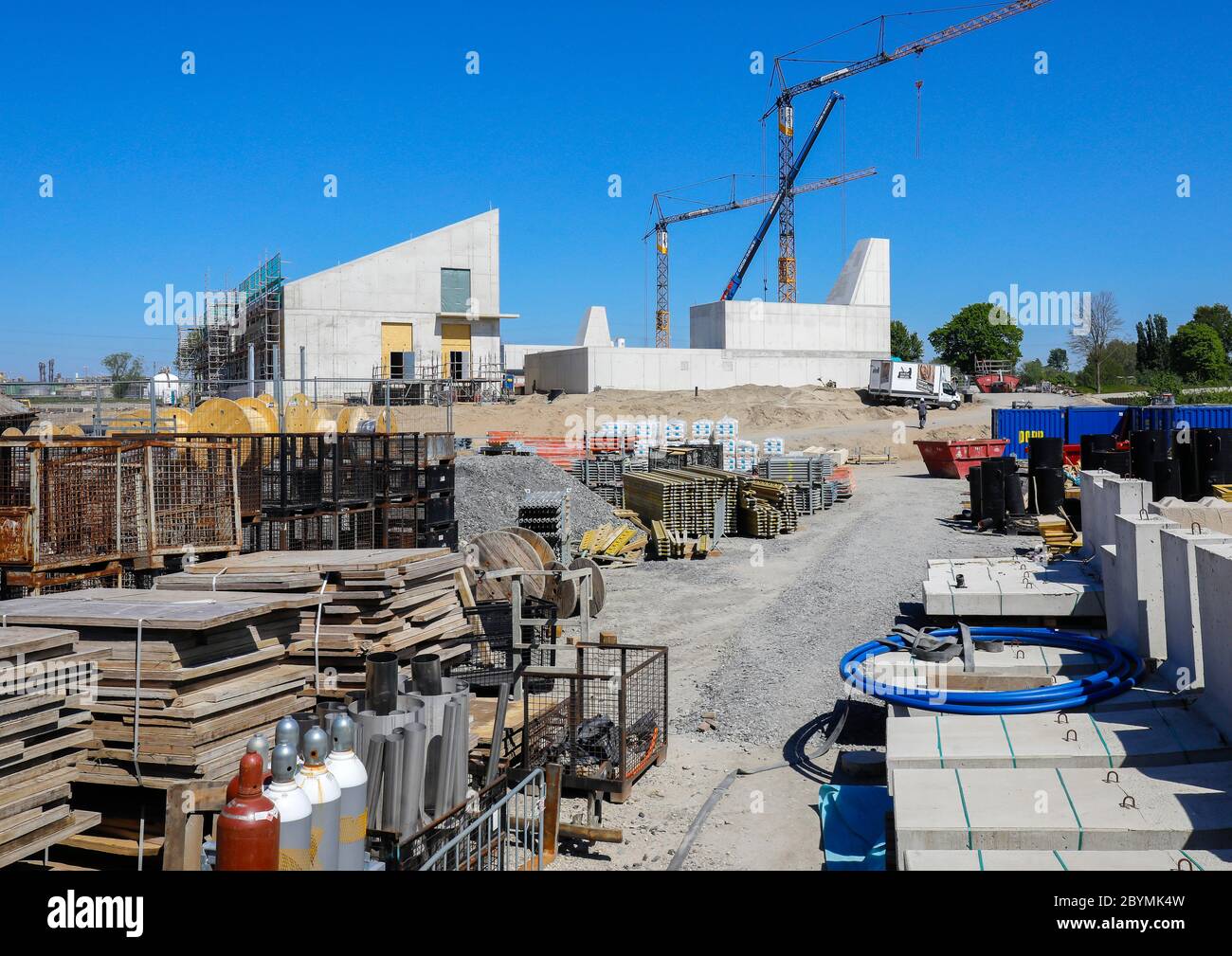 22.04.2020, Oberhausen, North Rhine-Westphalia, Germany - Emscher conversion, new construction of the Emscher AKE sewer, here the new pumping station Stock Photo