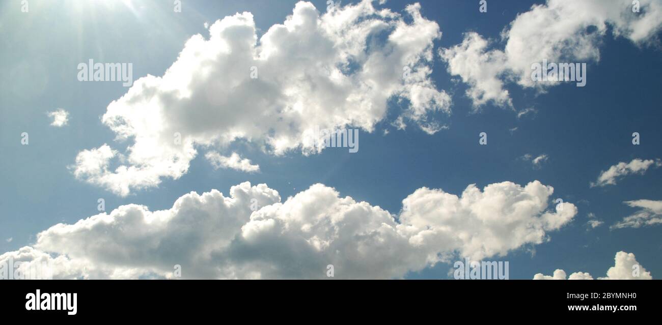 Sky background hi-res stock photography and images - Alamy