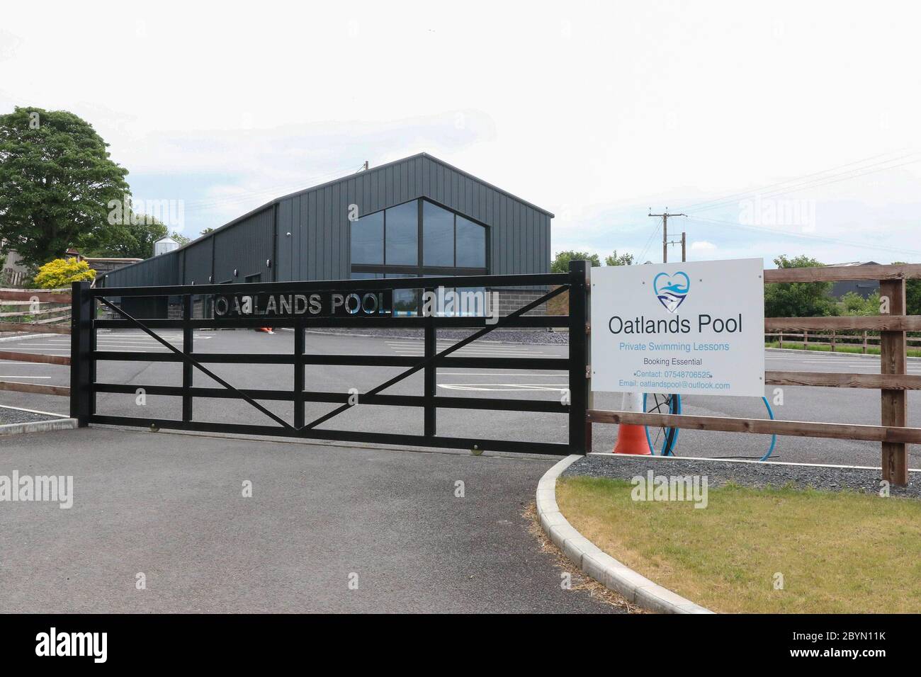 Oatlands pool hires stock photography and images Alamy