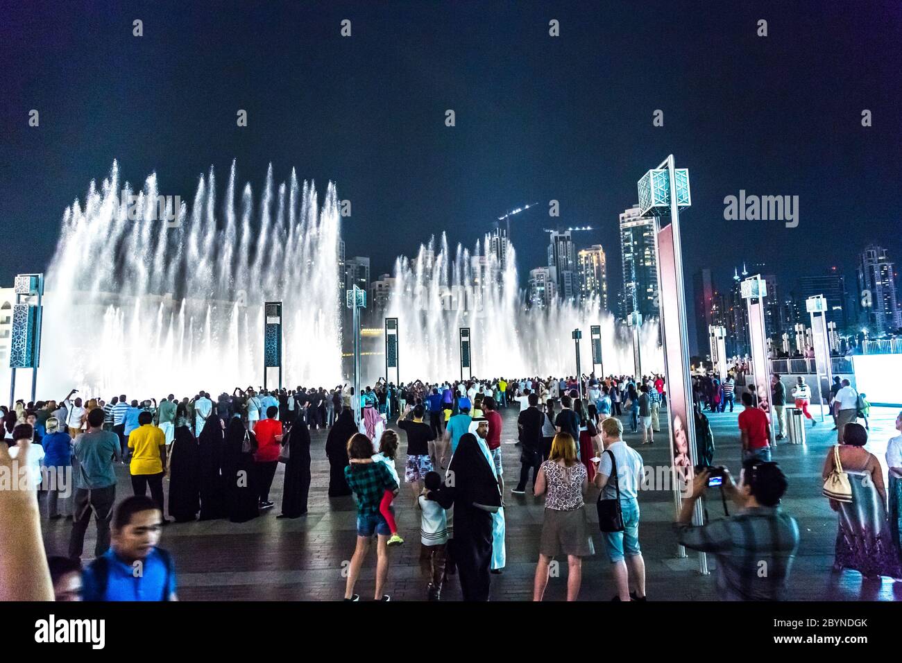 Dubai area overlooks the famous dancing fountains Stock Photo Alamy
