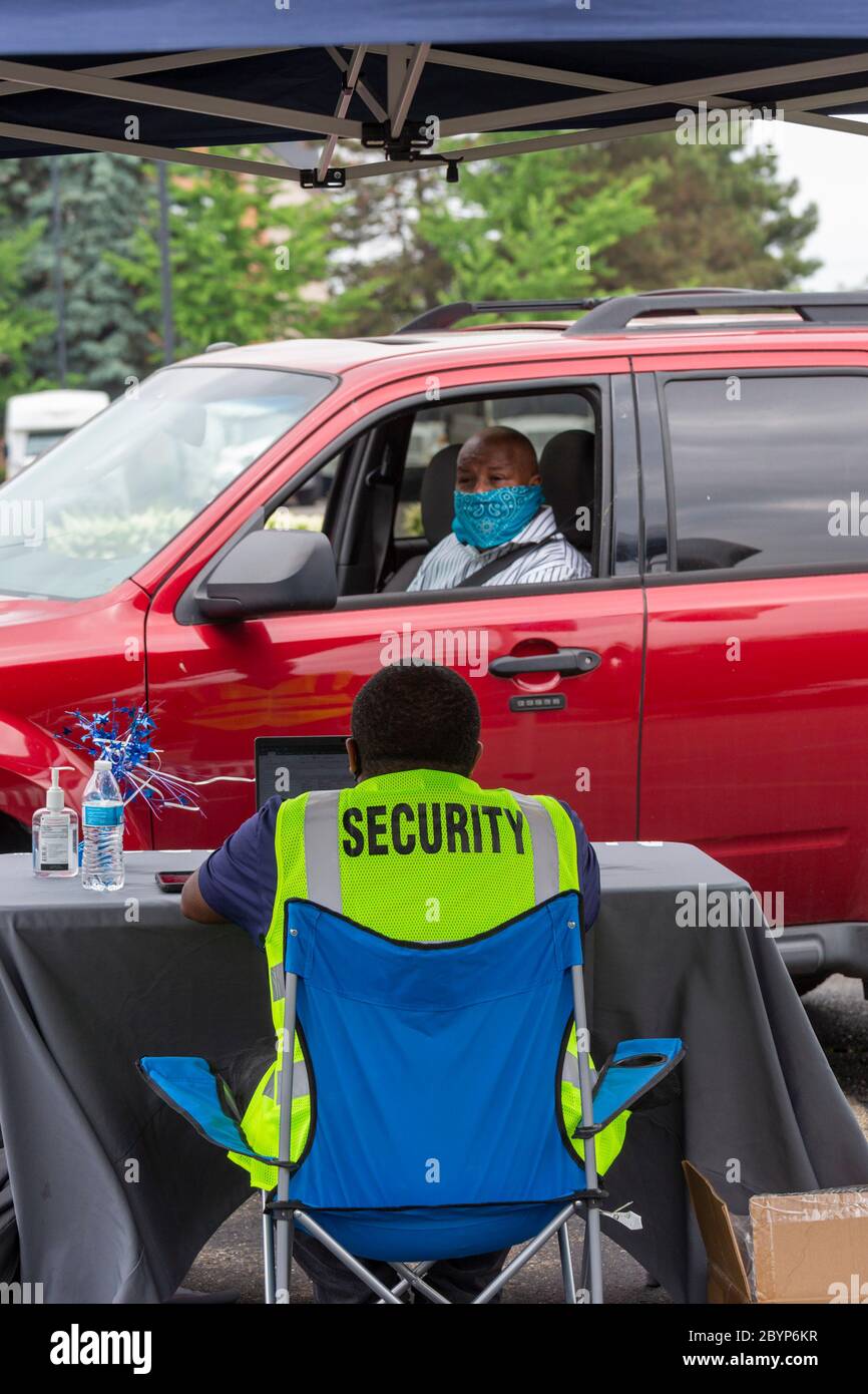 Detroit, Michigan, USA. 10th June, 2020. During the coronavirus pandemic, Allied Universal, a major security company, held a drive-through job fair in a church parking lot. The event allowed candidates for security officer positions to maintain social distancing through the interview process. Credit: Jim West/Alamy Live News Stock Photo