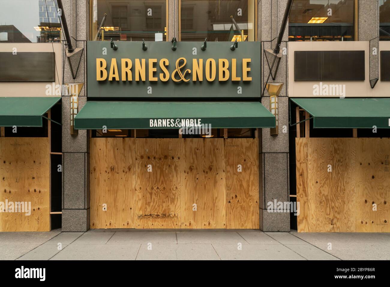 Barnes & Noble bookstore is boarded up in New York after the previous nights looting and in anticipation of a repeat of looting and vandalization associated with the protests related to the death of George Floyd, seen on Tuesday, June 2, 2020. (© Richard B. Levine) Stock Photo