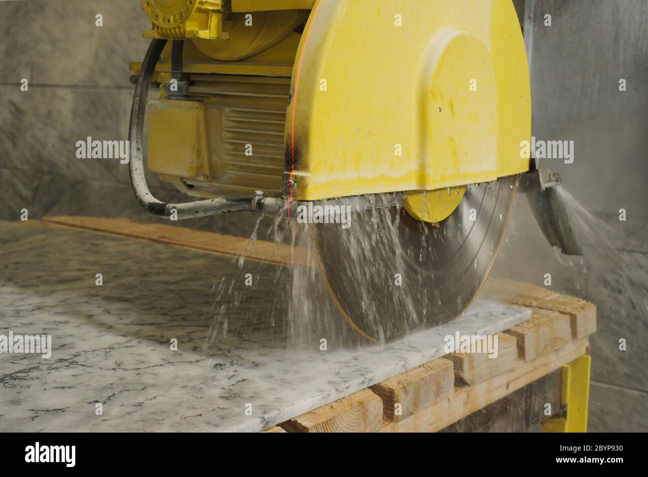 Cutting marble hi-res stock photography and images - Alamy