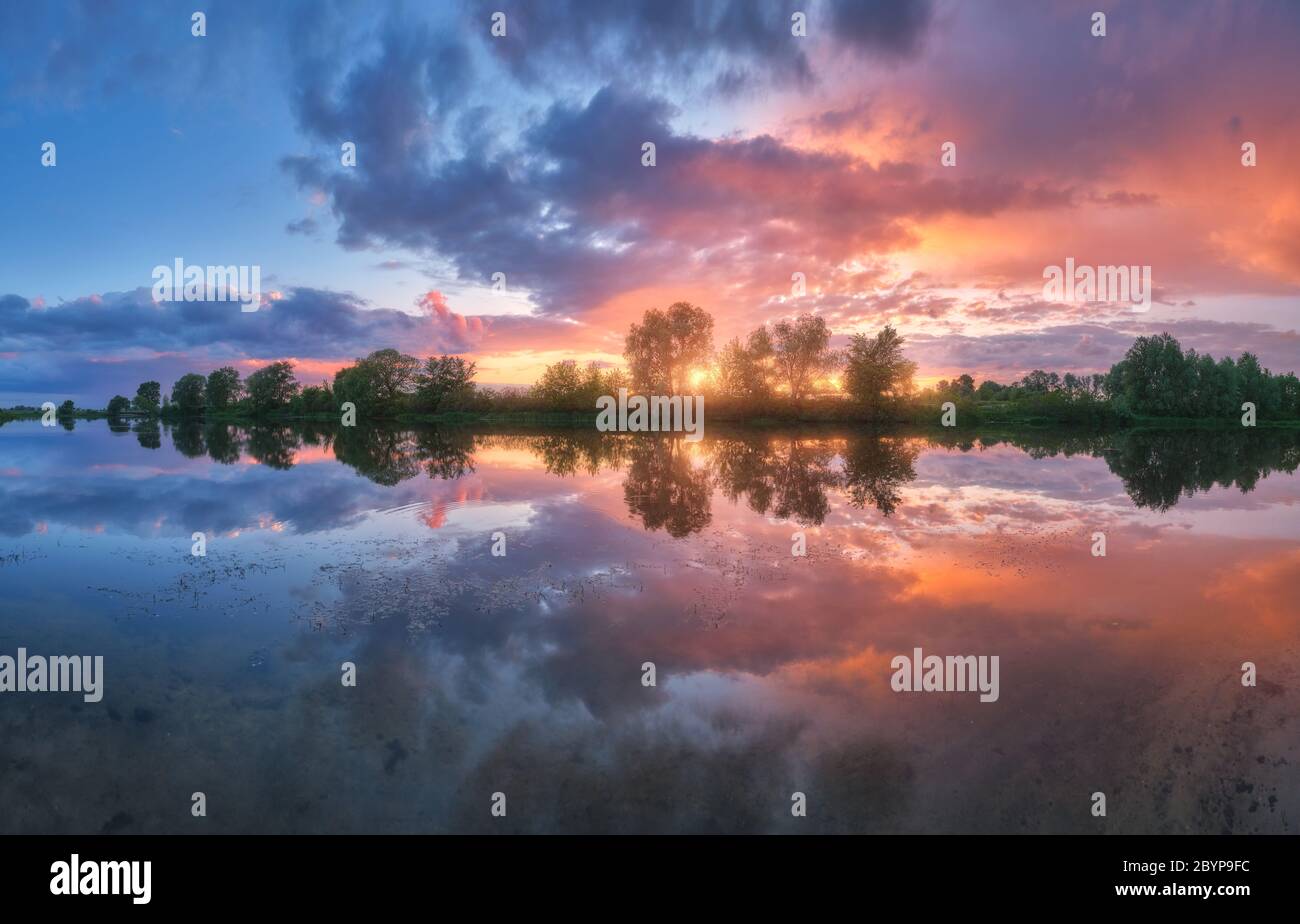 Summer lake sunset hi-res stock photography and images - Alamy