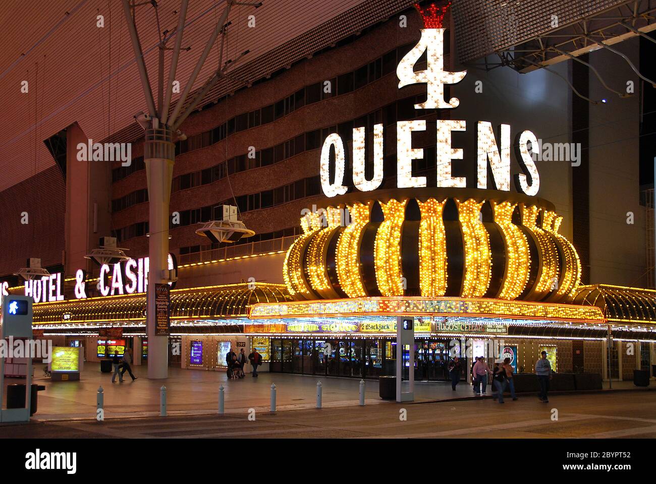 4 Queens-Hotel Fremont Las Vegas 002 Hotel and most important places in Las  Vegas The most beautiful place in Las Vegas Stock Photo - Alamy