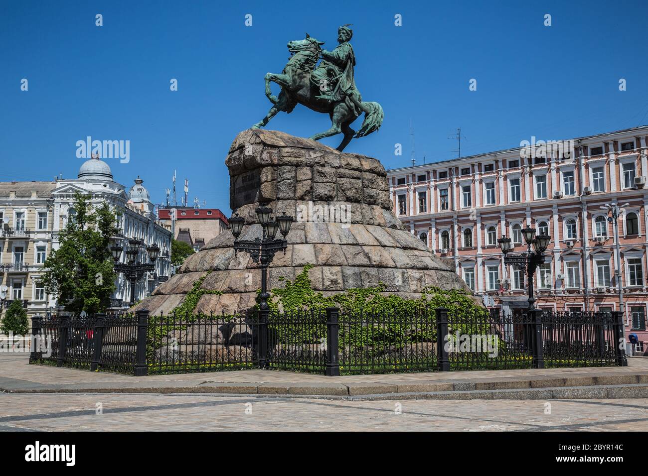 Hetman Bogdan Khmelnitsky statue in Kiev, Ukraine Stock Photo - Alamy