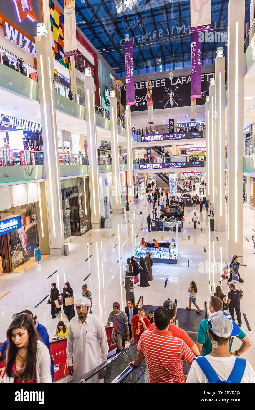 Interior View of Dubai Mall world's largest shopping mall Stock Photo Alamy