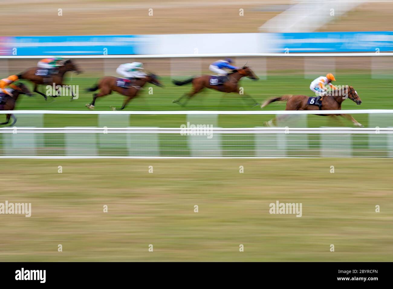 Kentucky Hardboot ridden by Stevie Donohoe wins The Follow At The Races On Twitter Handicap at Great Yarmouth Racecourse. Stock Photo