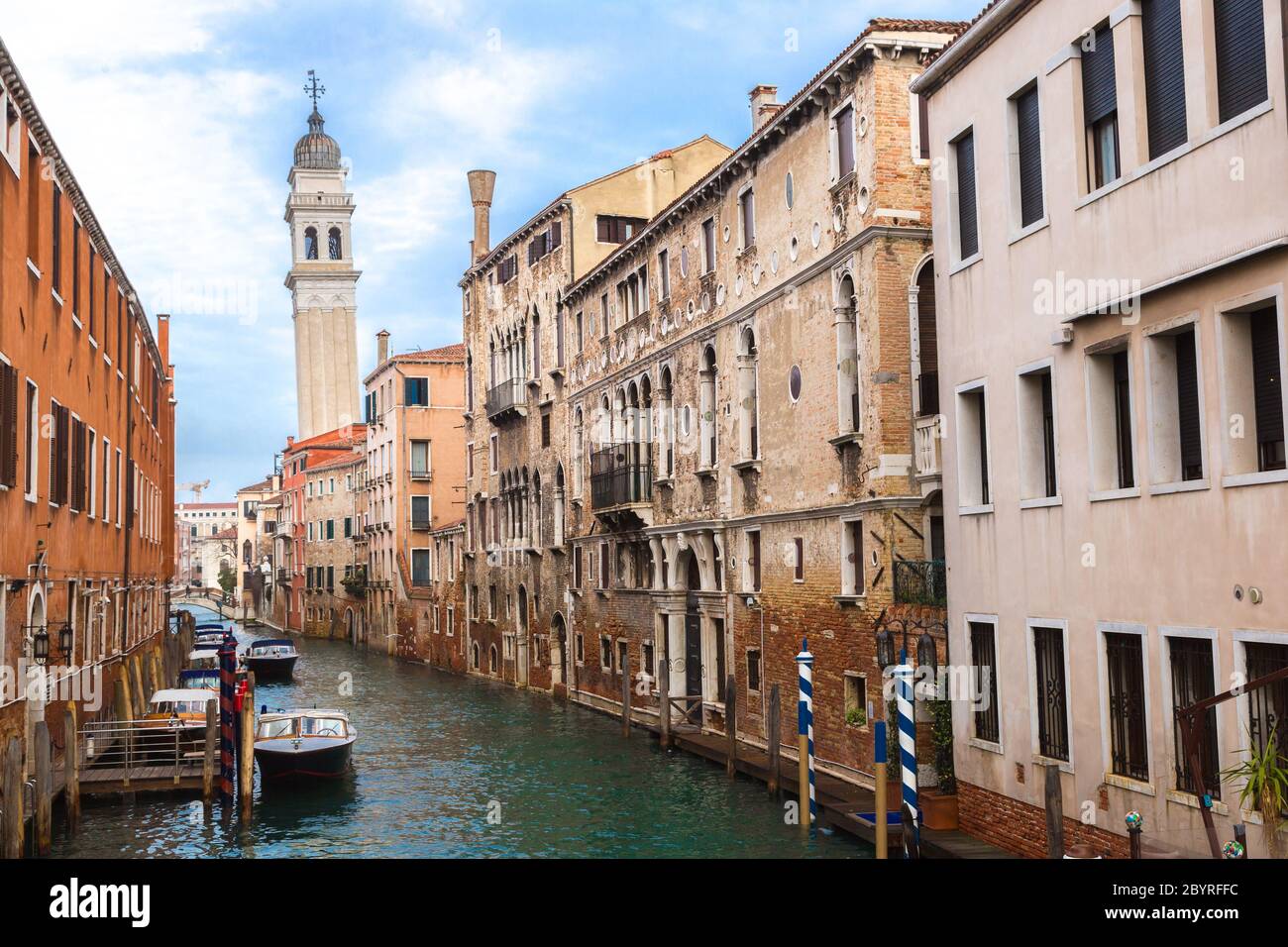 Canal and gondolier hi-res stock photography and images - Alamy