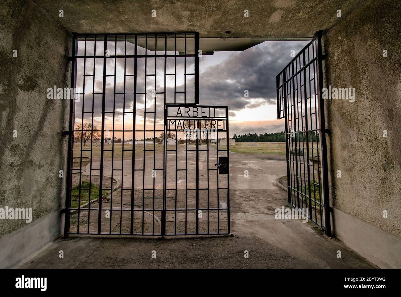 Arbeit Macht Frei slogan, Sachsenhausen concentration camp front gate Stock Photo