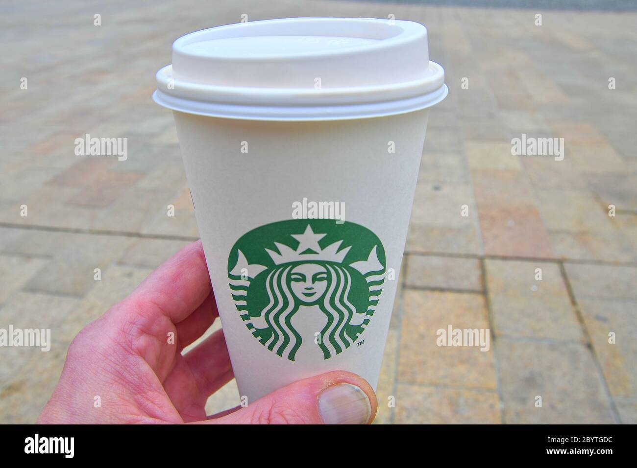 https://c8.alamy.com/comp/2BYTGDC/bratislava-slovakia-june-8-2020-a-hand-holding-a-starbucks-cup-of-hot-beverage-2BYTGDC.jpg