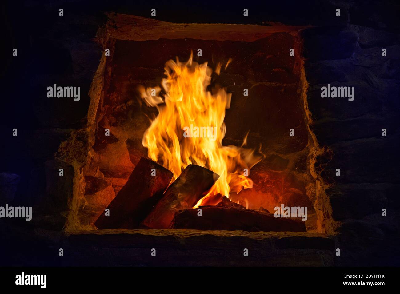 Burning logs in oven hi-res stock photography and images - Alamy