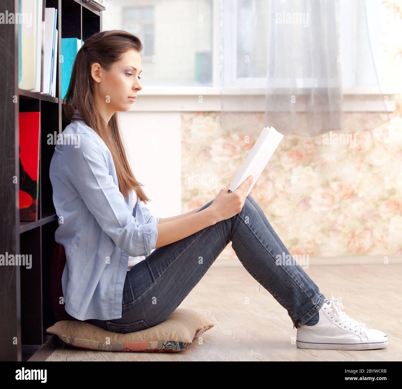 student studying in the library Stock Photo - Alamy