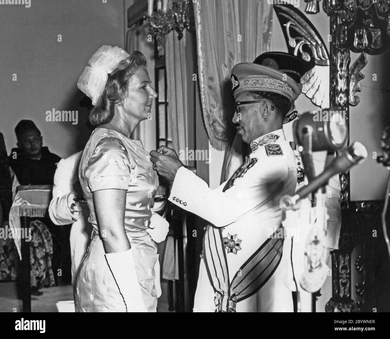 His Highness the Sultan pinning the Sultan Omar Ali Saifuddin medal on Mrs.  M. E. Lloyd-Dolbey Stock Photo - Alamy