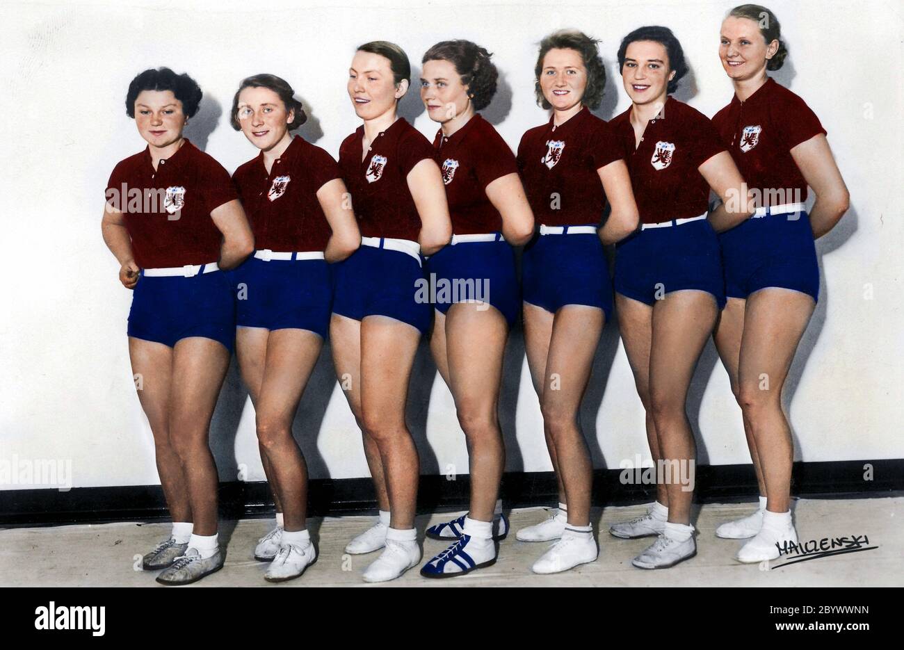 WKS Gryf Toruń volleyball team in 1937. They stand from the left: Niklasówna, Suplicka, Rynkowska, Bolt, Kopycińska, Lilje, Maria Skrzypnik Stock Photo
