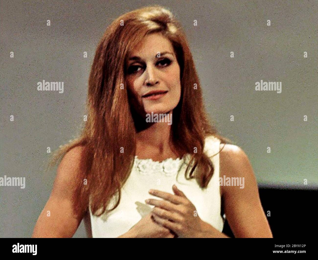 Dalida singing 'Dan dan dan' during popular Italian TV show 'Canzonissima' in 1967 Stock Photo