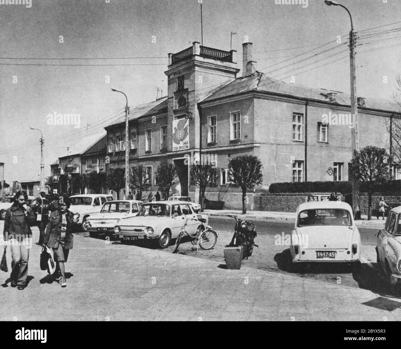1980s poland women walking hires stock photography and images Alamy