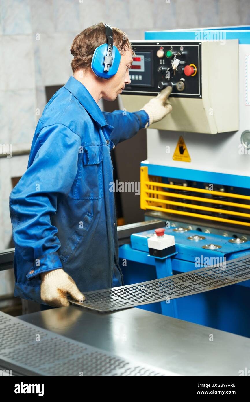 Worker operating metal press hi-res stock photography and images - Alamy