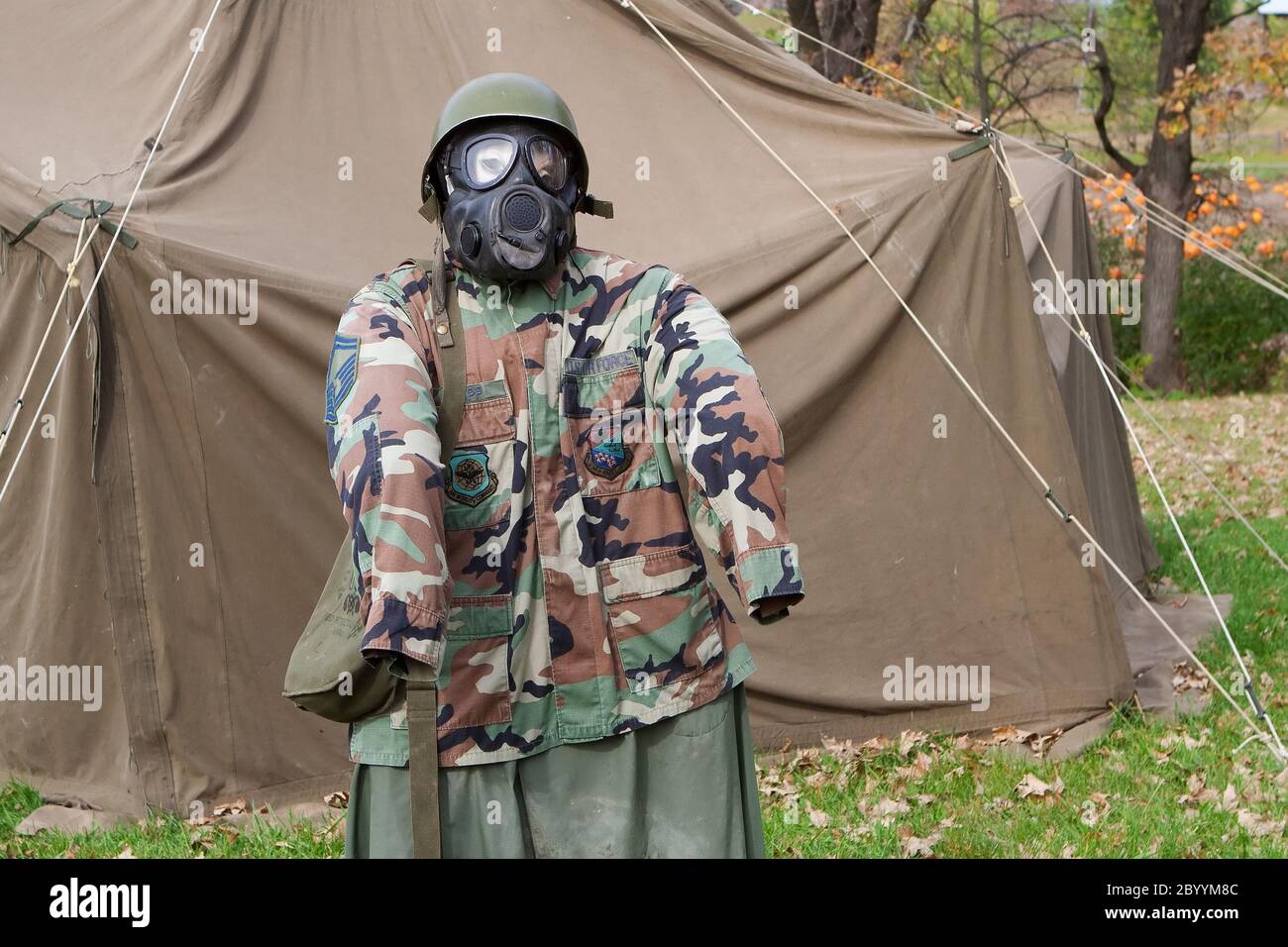 Dummy in a gas mask Stock Photo Alamy