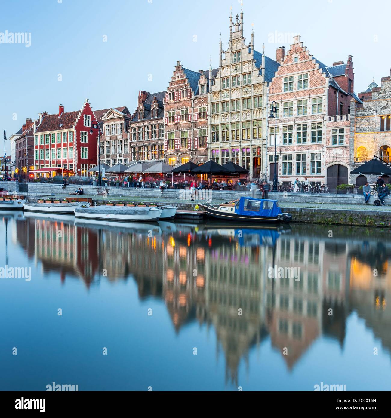 picturesque-medieval-buildings-overlooking-the-graslei-harbor-on-leie