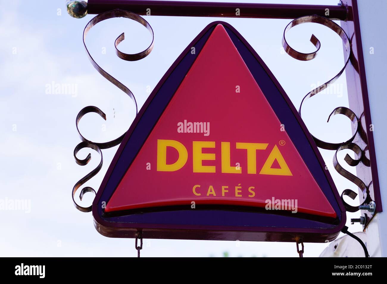 Delta Cafés  Famous brands, Famous, Brand